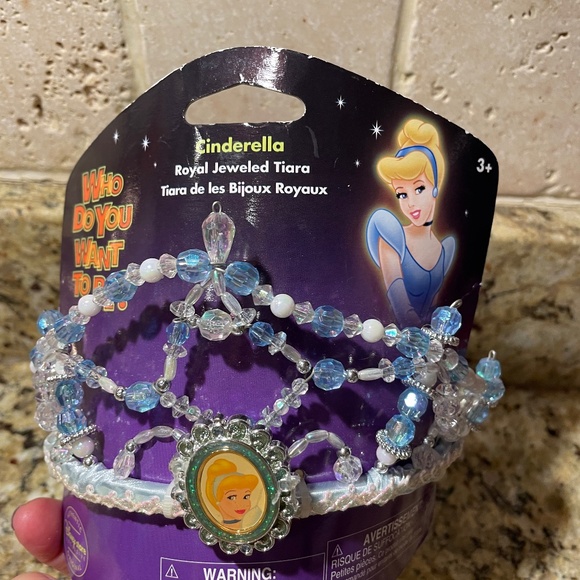 ❤️ DISNEY PRINCESS CINDERELLA DRESS UP CROWN NEW - Picture 1 of 4